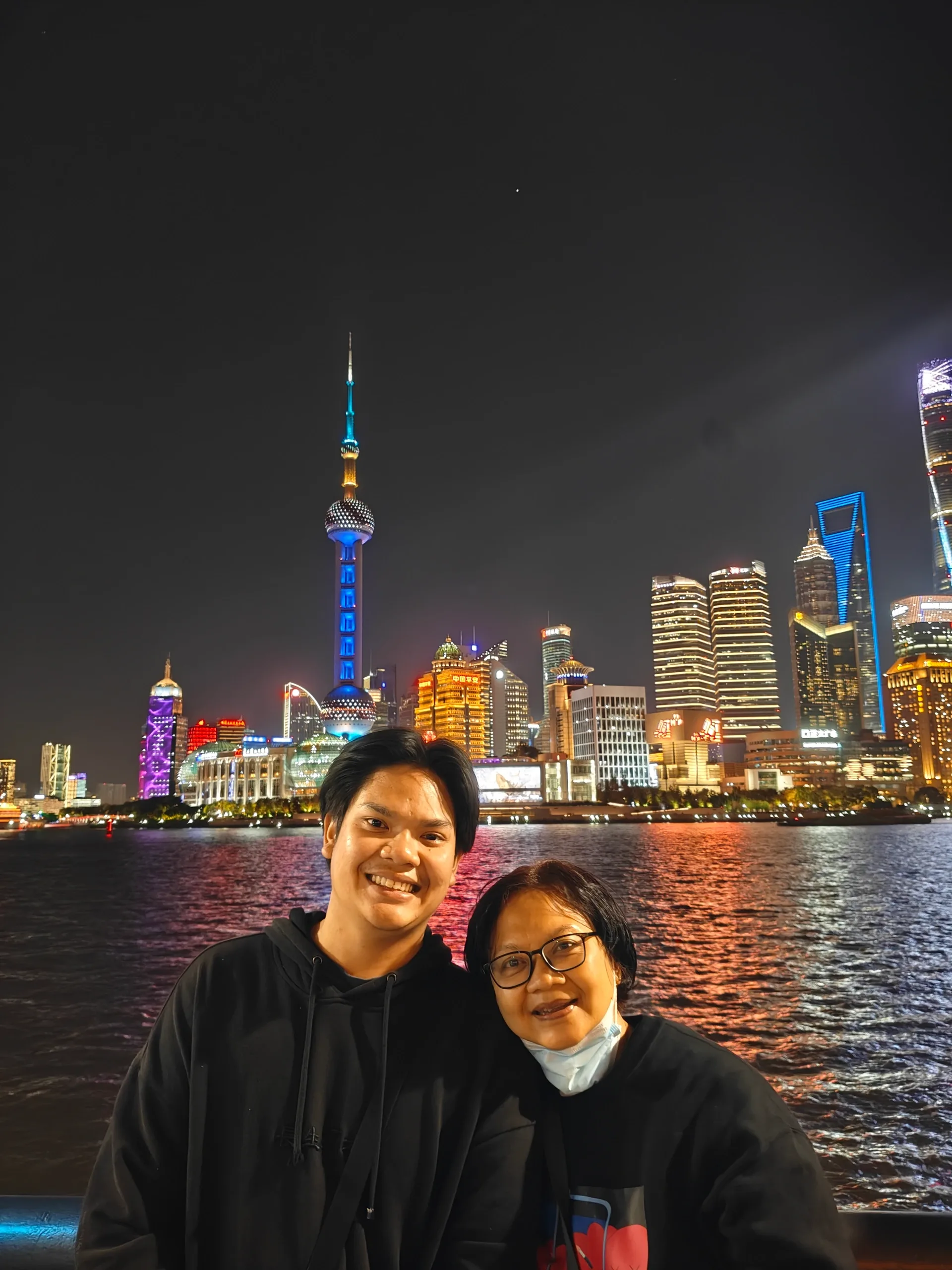 A photograph together by the Huangpu at night